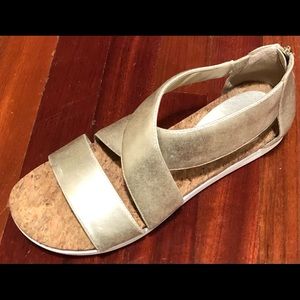 Adrienne Vittadini Women’s Claud Flat with back zipper entry & vulcanizad bottom